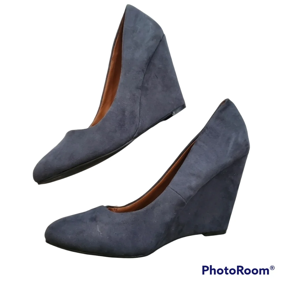 Banana‎ republic gray suede wedge close toed heel size 9